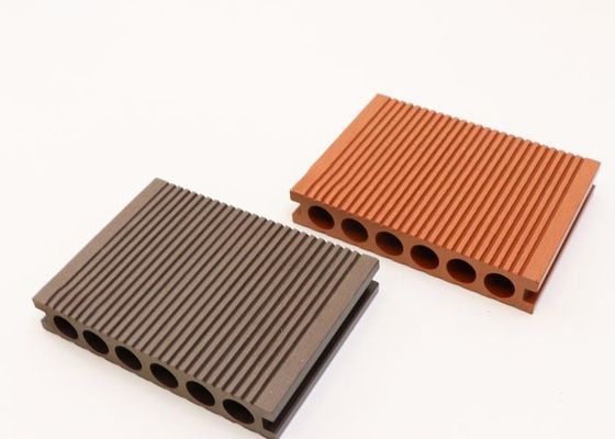 Hölzernes zusammengesetztes Decking-Plastikbrett WPC fester Boden Wpc im Freien