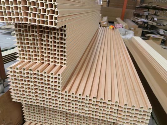 Hölzerne hölzerne Körner lamellierten Innen-WPC-Wand für Innendekoration