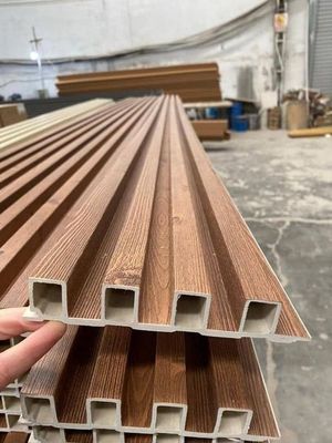 Hölzerne hölzerne Körner lamellierten Innen-WPC-Wand für Innendekoration