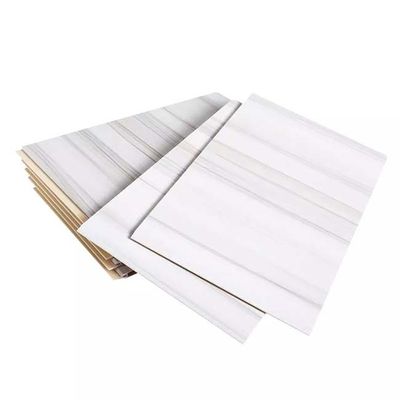 Lamellenförmig angeordnete PVC-Deckenplatte-Reinweiß PVC-Gremiums-Matte White PVC-Decken-Wand