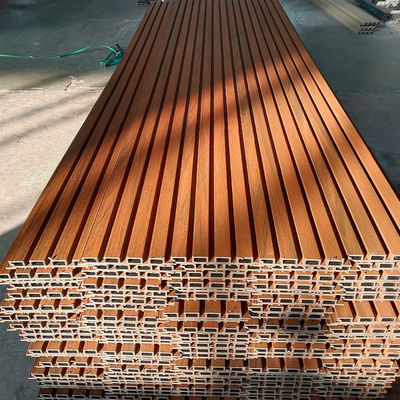 WPC-Wandplatten mit Flüssigkeit Außenkoextrusion Holz-Kunststoff-Verbundwände