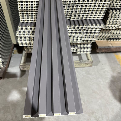 Hochwertige WPC-Wandverkleidung aus Fluten