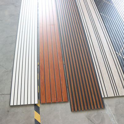 PVC-Deckenplatten für die Wand Wasserdicht Feuchtigkeitsdicht PVC-Wandplatten für den Laden Hotel Restaurant