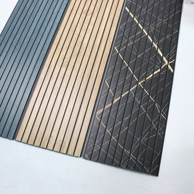 Holzmaserung PVC Deckenpaneel für Innenwände, kostengünstige Wandpaneel-Alternative zu Fliesen, pflegeleichte Wandverkleidung