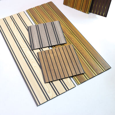 Feuchtigkeitsbeständiges, einfach zu installierendes geriffeltes PVC-Deckenwandpaneel für die Deckenwanddekoration von Modern Interiors