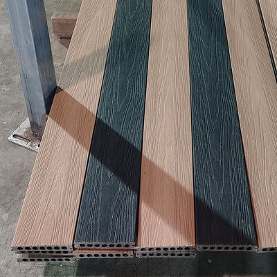 Wetterbeständiges WPC-Bodenbelag für den Außenbereich Co-Extrudiertes wasserdichtes Verbunddecksystem