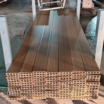 Dauerhafte WPC-Decking-Wasserdichte Verbundfußböden für Pool- und Fußgängerwege