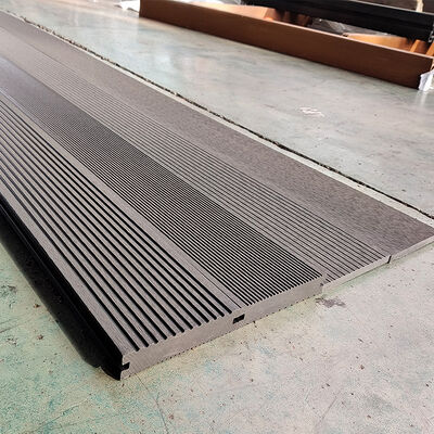 Dauerhafte WPC-Decking-Wasserdichte Verbundfußböden für Pool- und Fußgängerwege