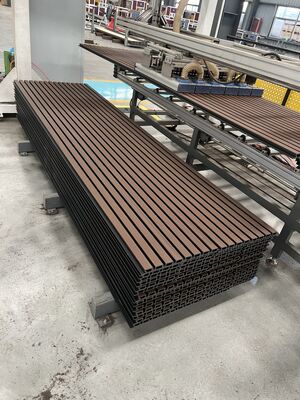 Bestseller feuerfeste Wpc-Holzverbundwerkstoff 219x26 Außenwandverkleidung Co-Extrusionsstil