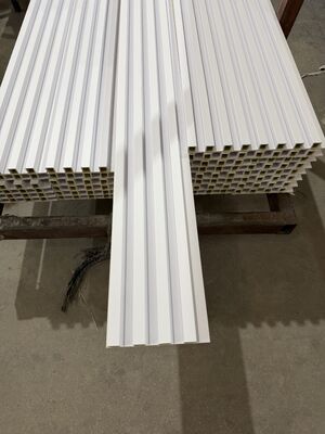 Individuell angepasste, umweltfreundliche Innenräume, unregelmäßige Gitterplatte, Wpc-Wandplatte 160x24