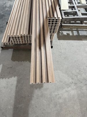 Individuell angepasste, umweltfreundliche Innenräume, unregelmäßige Gitterplatte, Wpc-Wandplatte 160x24