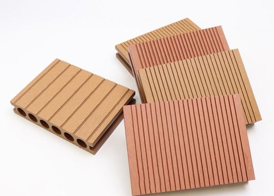 3D prägte zusammengesetzten Ineinander greifenwpc Bodenbelag Decking der fliesen-im Freien