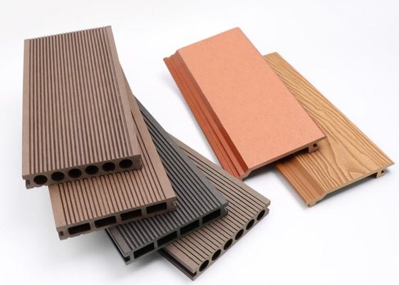 Hölzernes zusammengesetztes Decking-Plastikbrett WPC fester Boden Wpc im Freien