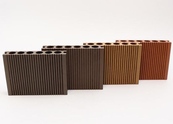 Fell-Rahmen-Bodenbelag-Garten WPC einfache Installations-moderner Entwurf Decking-18mm