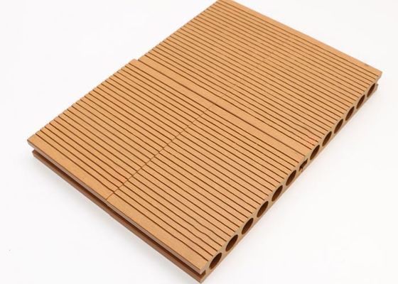 Fell-Rahmen-Bodenbelag-Garten WPC einfache Installations-moderner Entwurf Decking-18mm