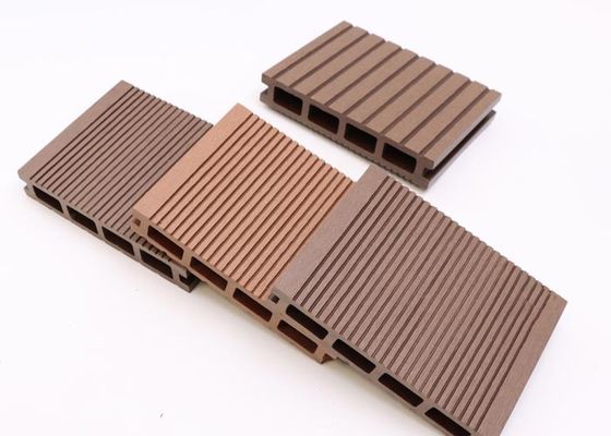Fell-Rahmen-Bodenbelag-Garten WPC einfache Installations-moderner Entwurf Decking-18mm