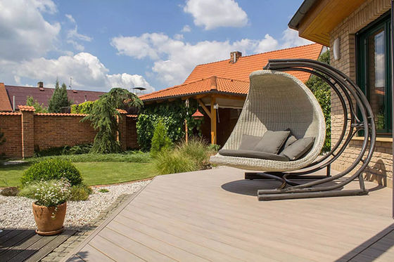 Fell-Rahmen-Bodenbelag-Garten WPC einfache Installations-moderner Entwurf Decking-18mm