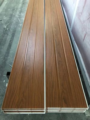 Dekoratives lamellenförmig angeordnetes Holz PVCDeckenverkleidung 25cm Plastikwand-Innenraum