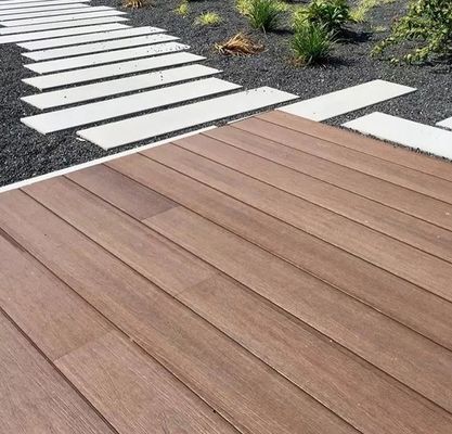 3d prägte hölzerner Decking-hölzernen zusammengesetzten Plastikbodenbelag WPC im Freien